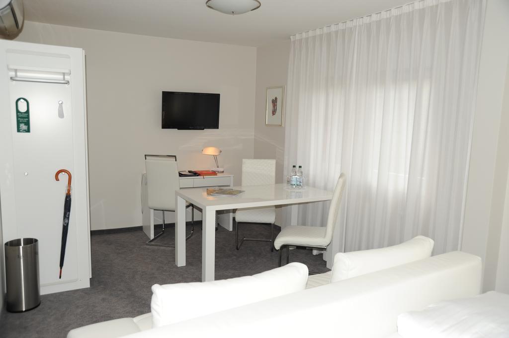Hotel Adler - Weil Am Rhein Eksteriør billede