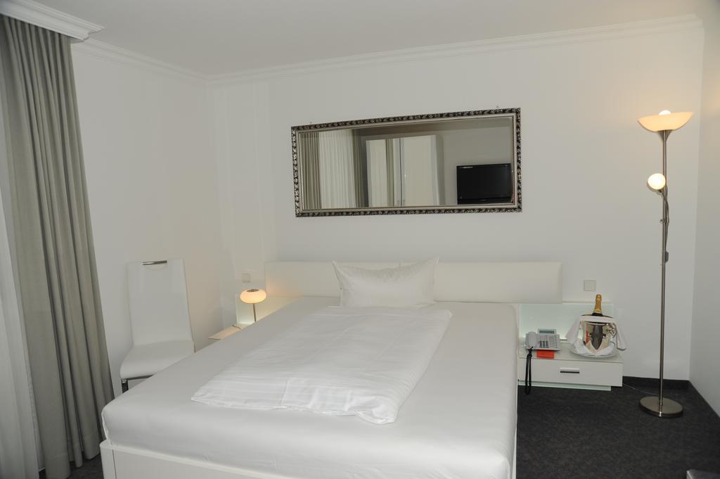 Hotel Adler - Weil Am Rhein Eksteriør billede